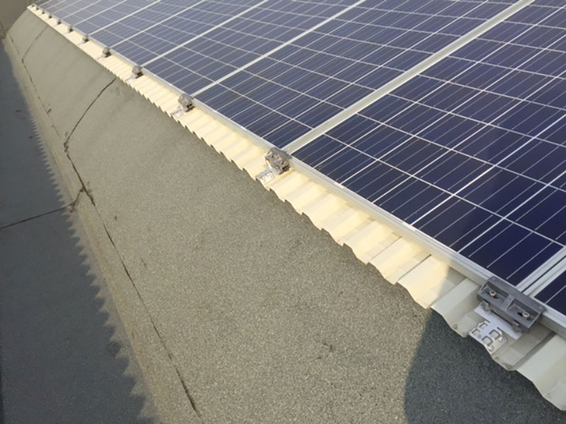 Struttura prefabbricata con soluzione con copertura travi alari con fotovoltaico | BI engineering